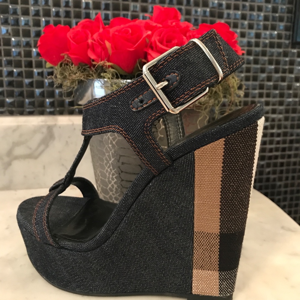 🚨‼️SOLD‼️🚨Authentic Burberry denim checkered wedge sandals - Picture 8 of 17